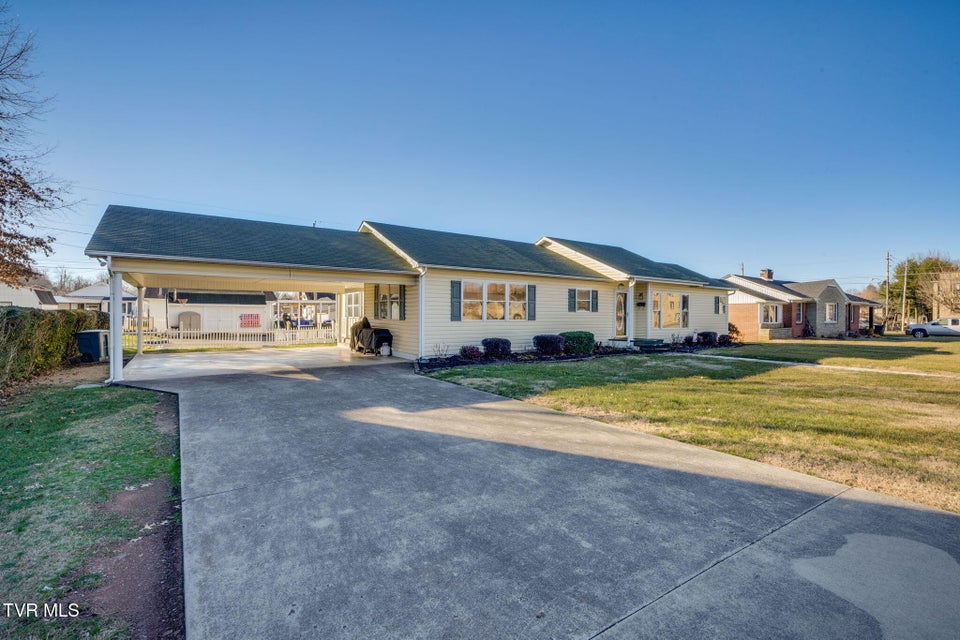 Photo #3: 205 Daytona Place