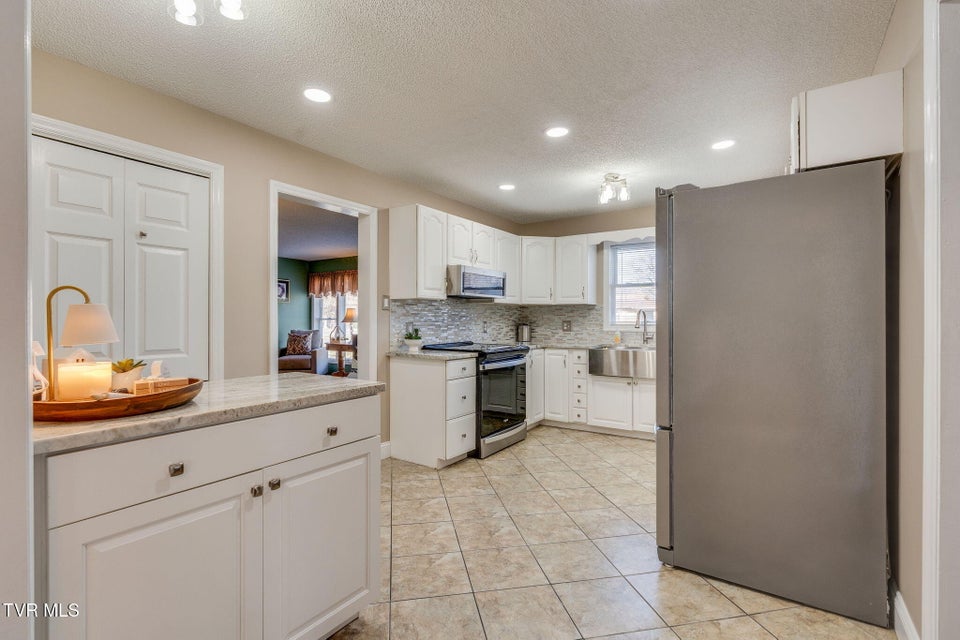 Photo #23: 205 Daytona Place