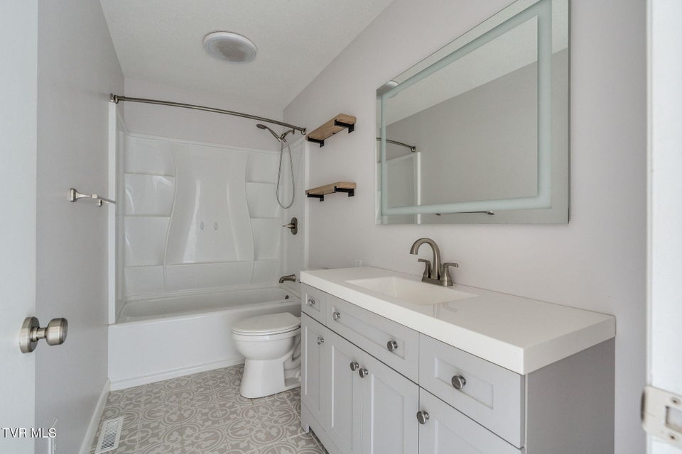 Photo #16: 2023 Weaver Pike