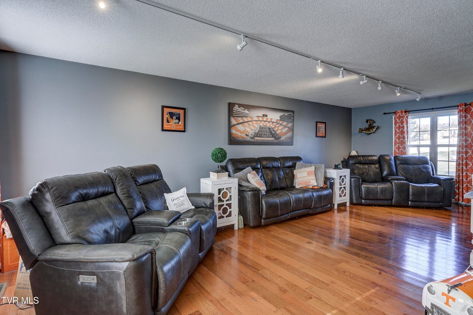 Photo #12: 308 Autumn Circle