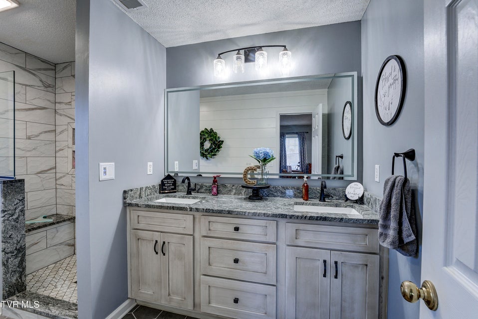 Photo #59: 308 Autumn Circle