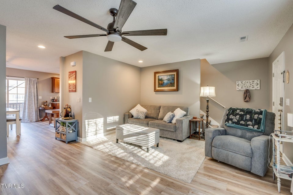 Photo #5: 1809 Lakeview Drive