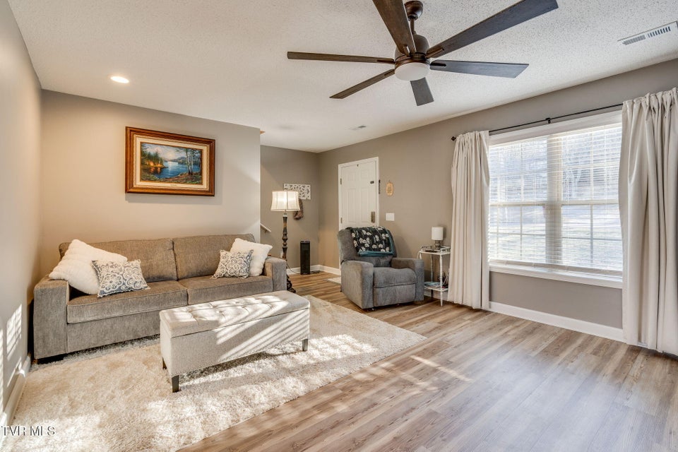 Photo #6: 1809 Lakeview Drive