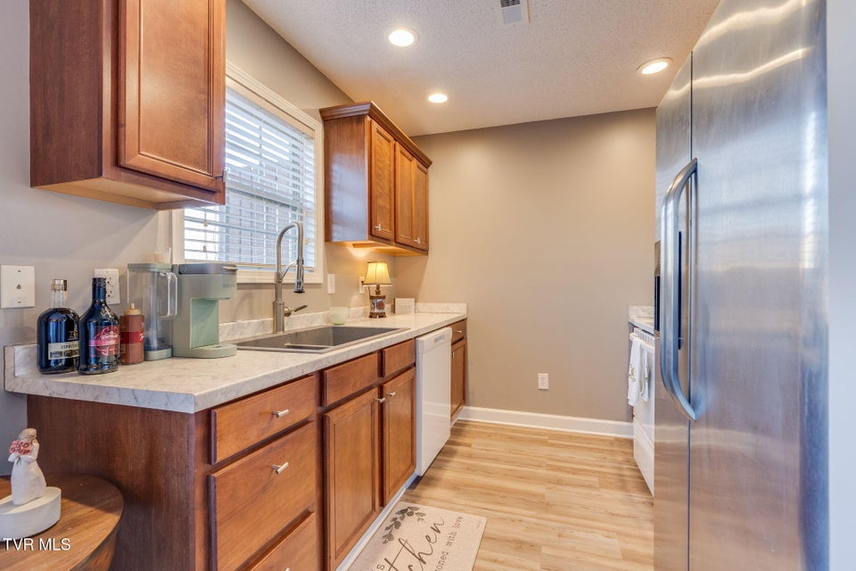 Photo #8: 1809 Lakeview Drive