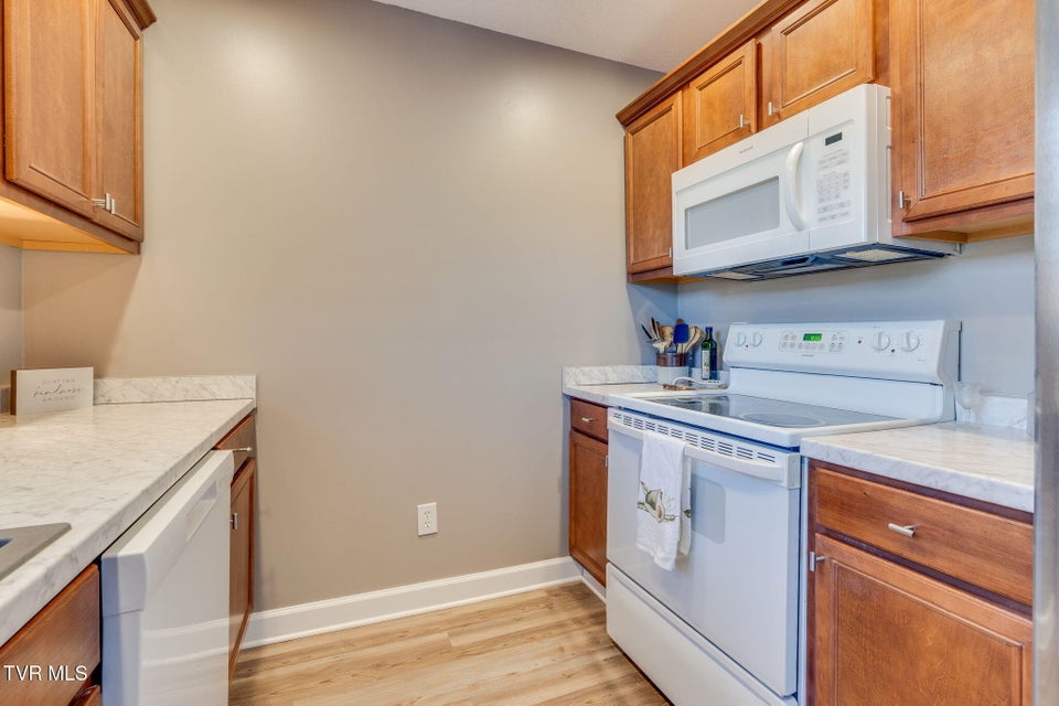 Photo #10: 1809 Lakeview Drive