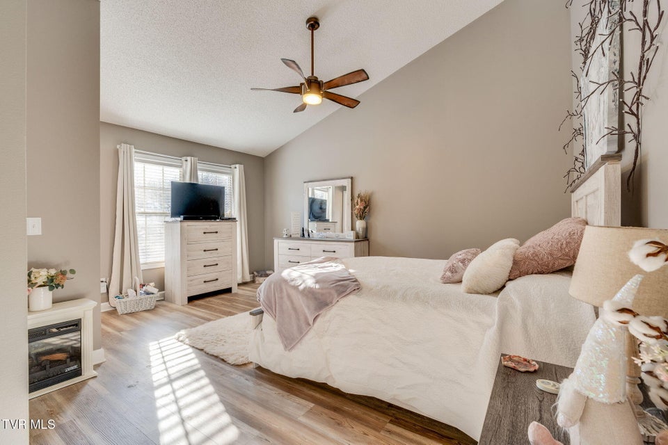 Photo #14: 1809 Lakeview Drive