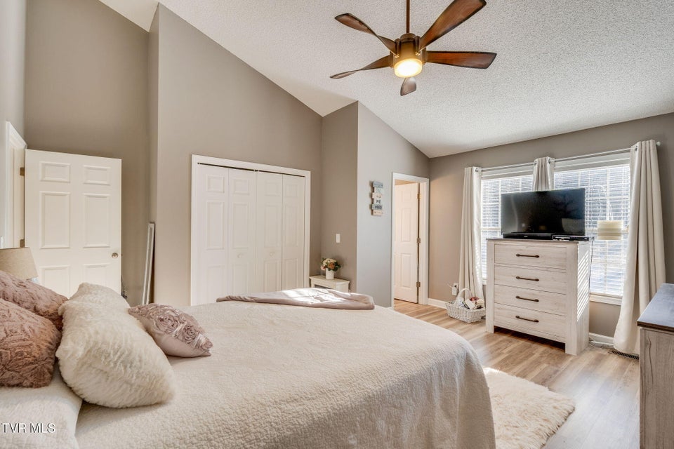 Photo #15: 1809 Lakeview Drive