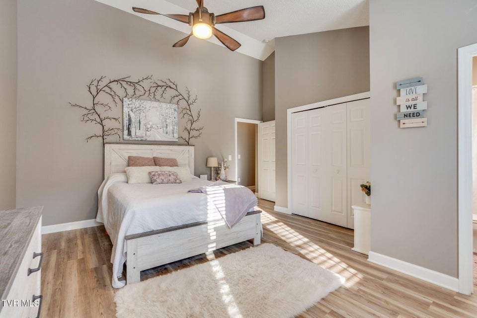 Photo #16: 1809 Lakeview Drive