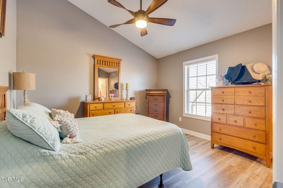 Photo #18: 1809 Lakeview Drive