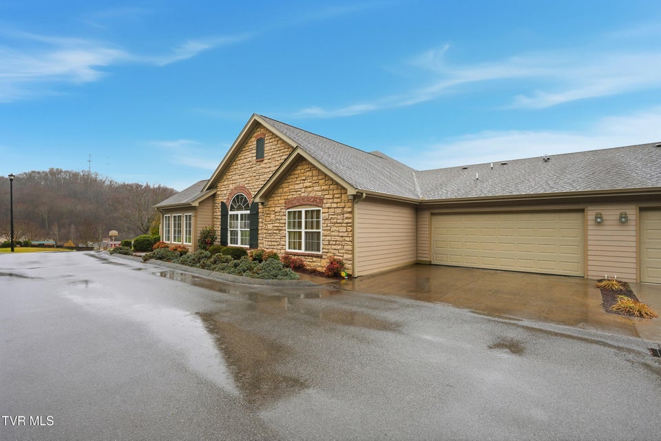 Photo #38: 1721 Skyland Falls Court