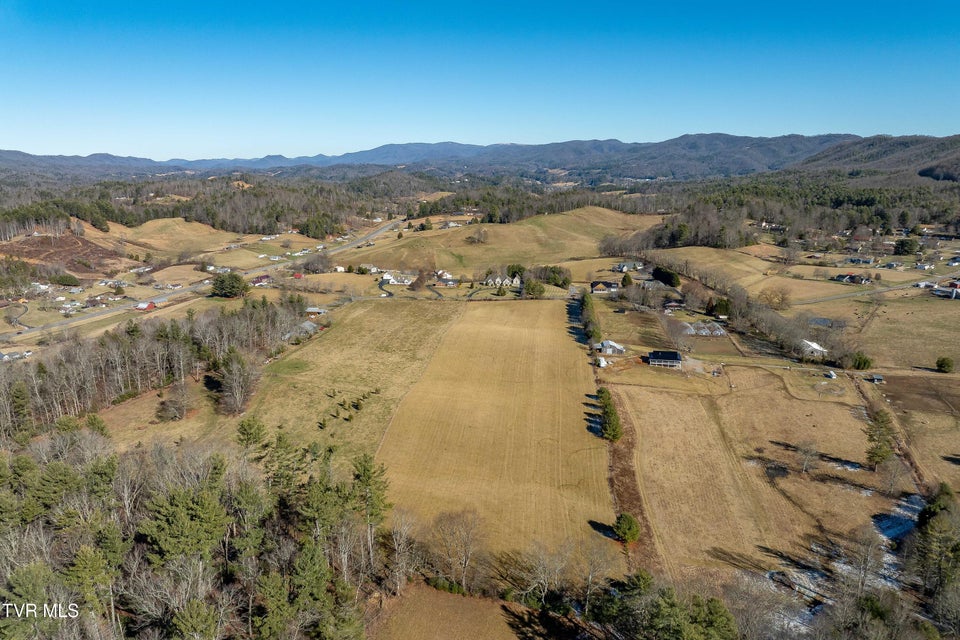 Photo #31: 1738 Harbin Hill Road