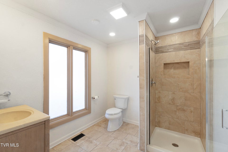 Photo #44: 152 Hemlock Street