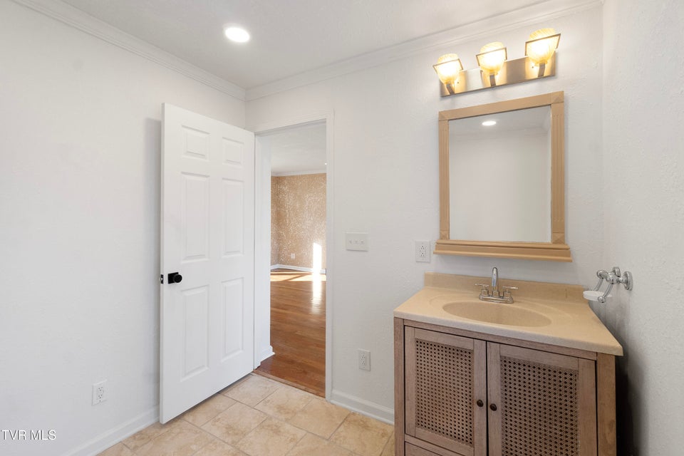 Photo #45: 152 Hemlock Street