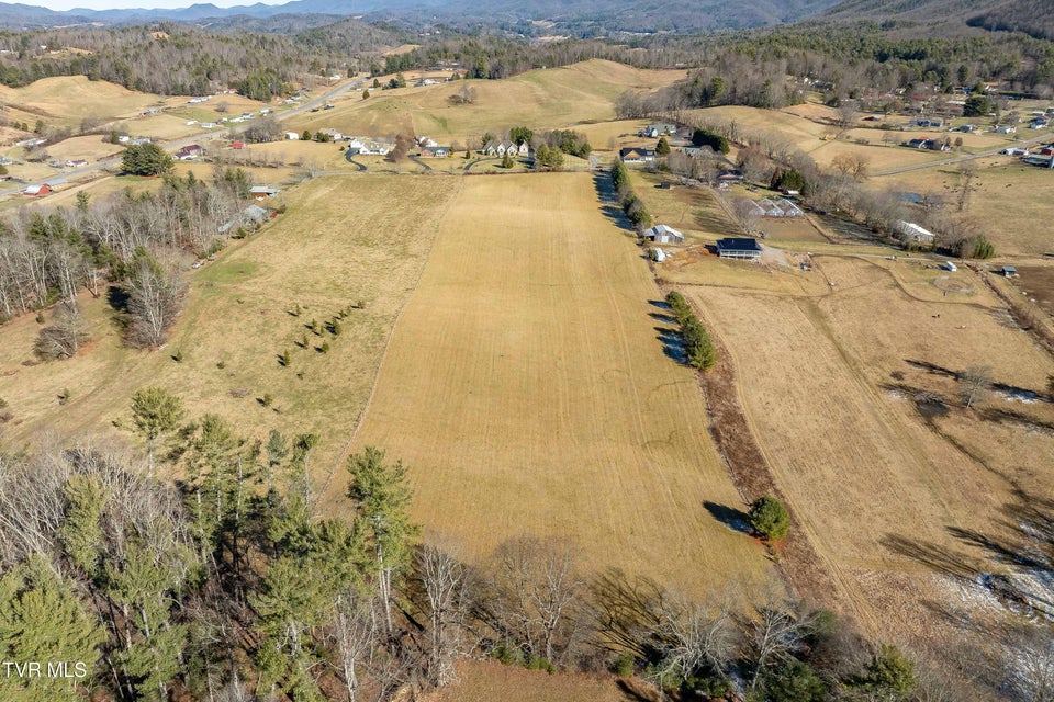 Photo #41: 1738 Harbin Hill Road