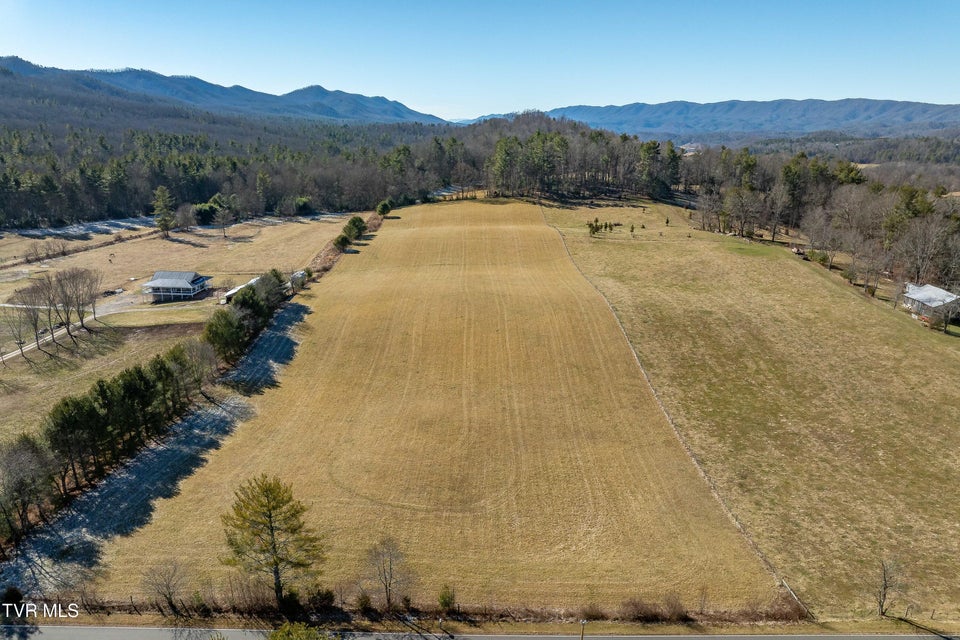 Photo #46: 1738 Harbin Hill Road