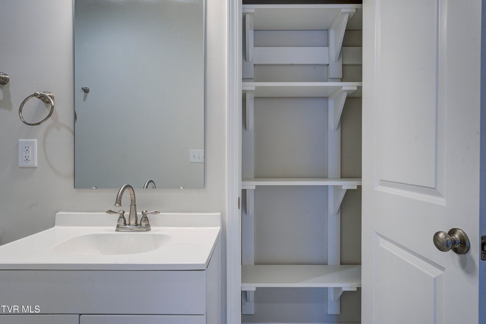 Photo #31: 872 Ava Drive