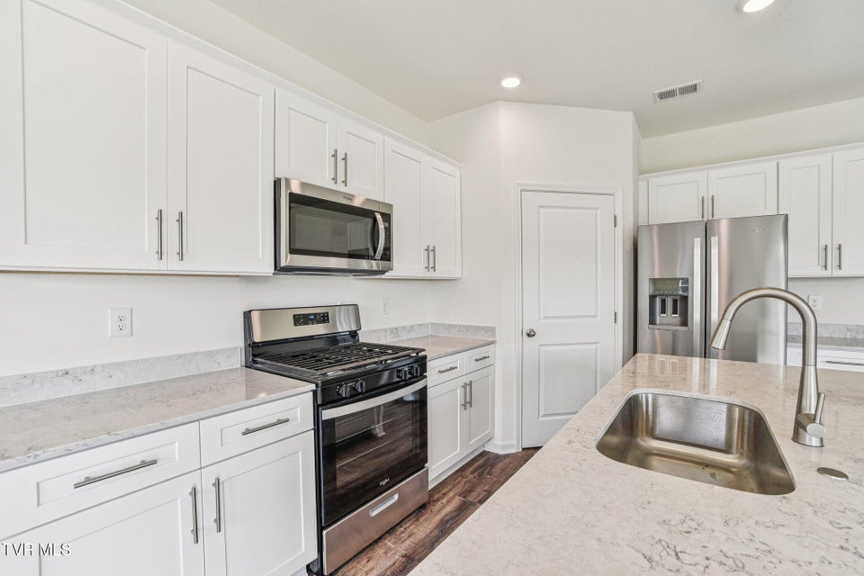 Photo #10: 119 Mint Court 