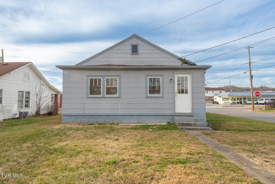 Photo #10: 1601 Edgemont Avenue