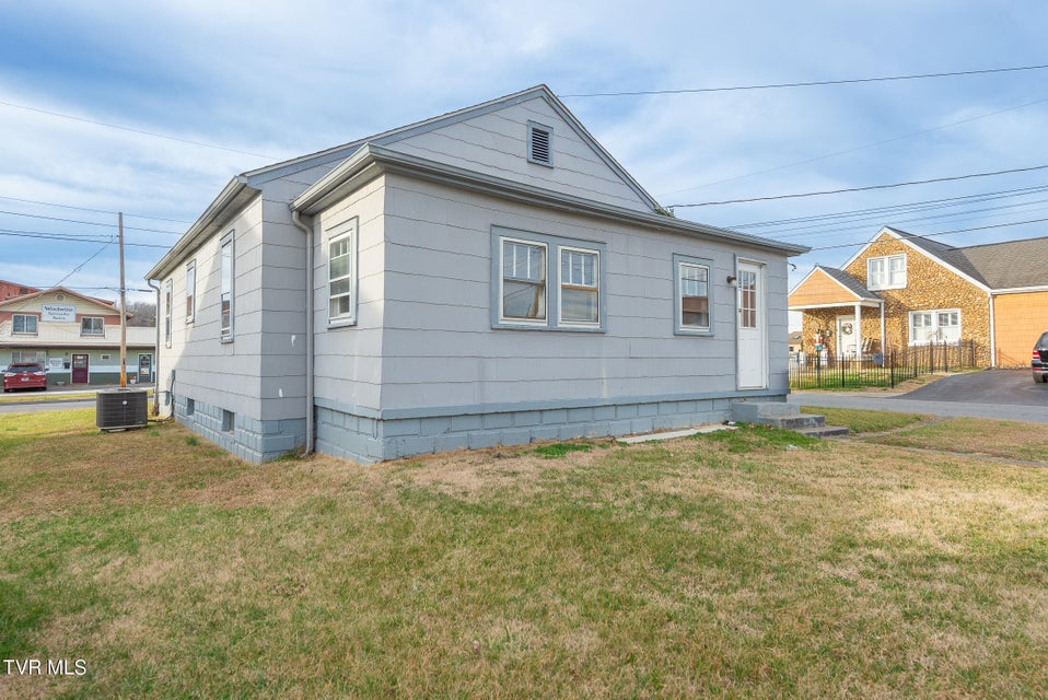 Photo #9: 1601 Edgemont Avenue