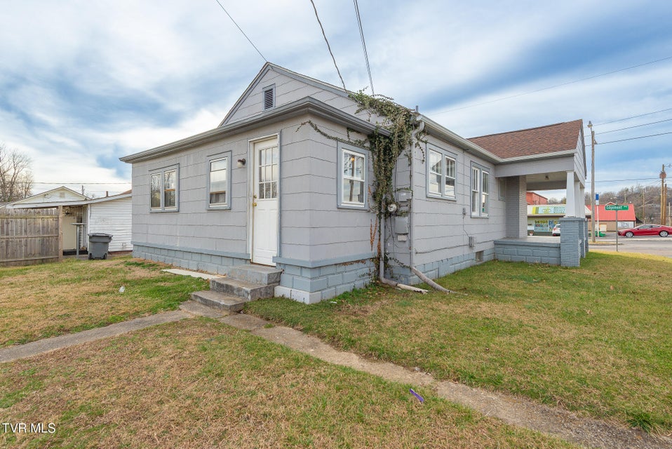 Photo #6: 1601 Edgemont Avenue