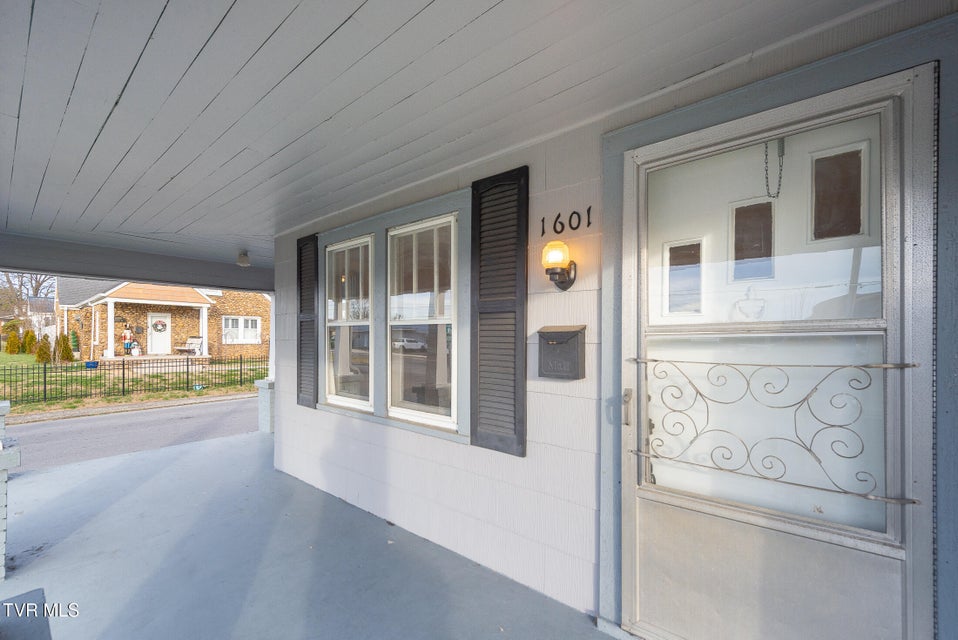 Photo #5: 1601 Edgemont Avenue