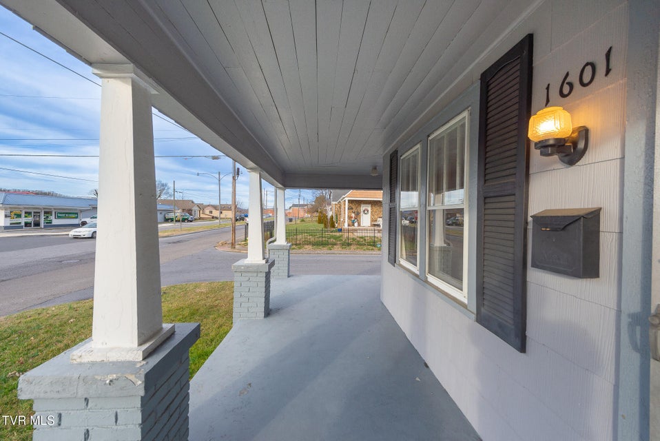 Photo #8: 1601 Edgemont Avenue