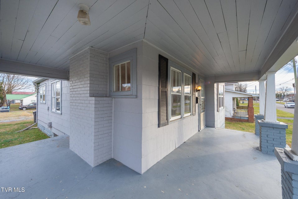 Photo #11: 1601 Edgemont Avenue