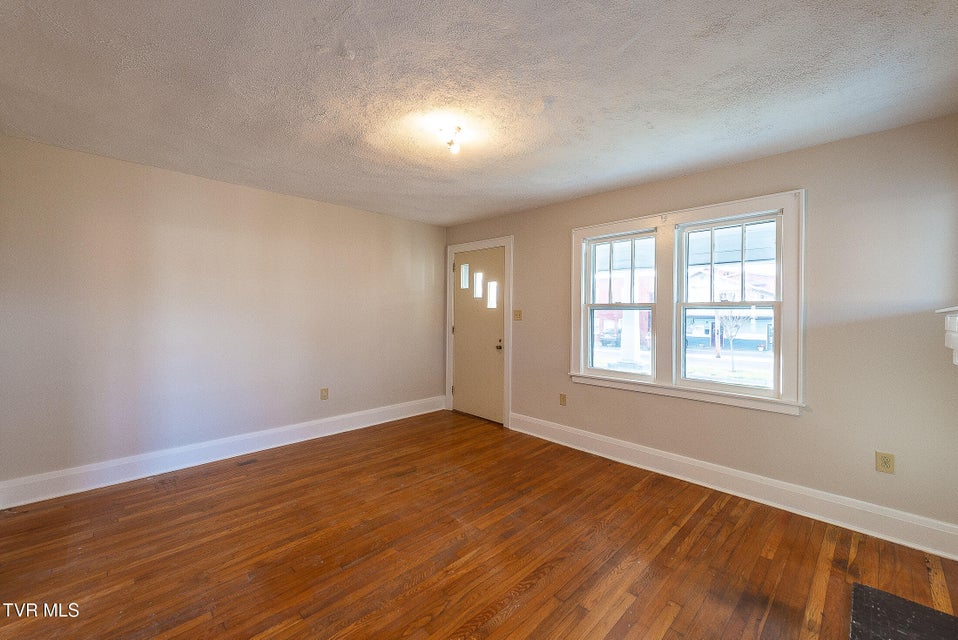 Photo #16: 1601 Edgemont Avenue