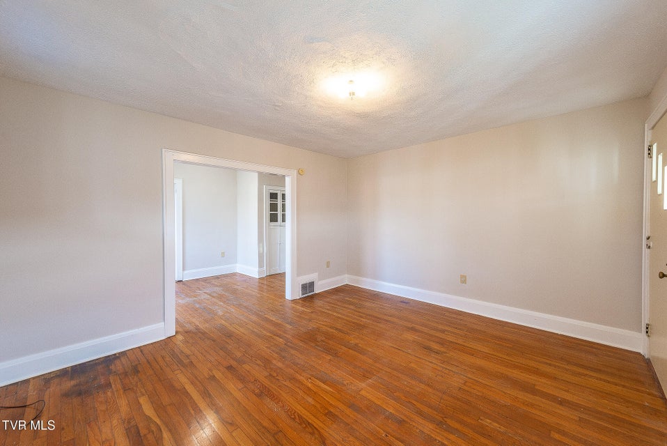 Photo #17: 1601 Edgemont Avenue