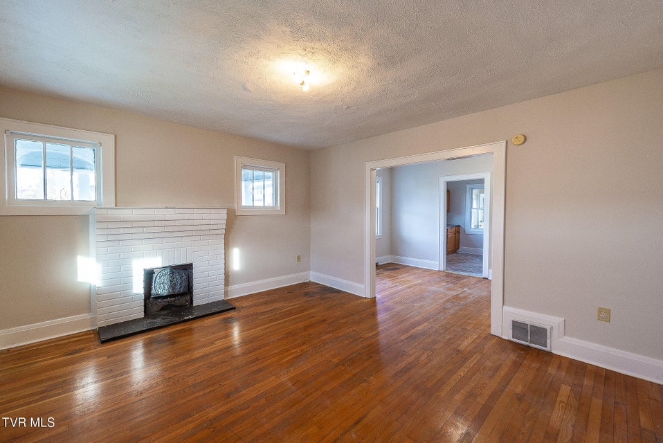 Photo #18: 1601 Edgemont Avenue