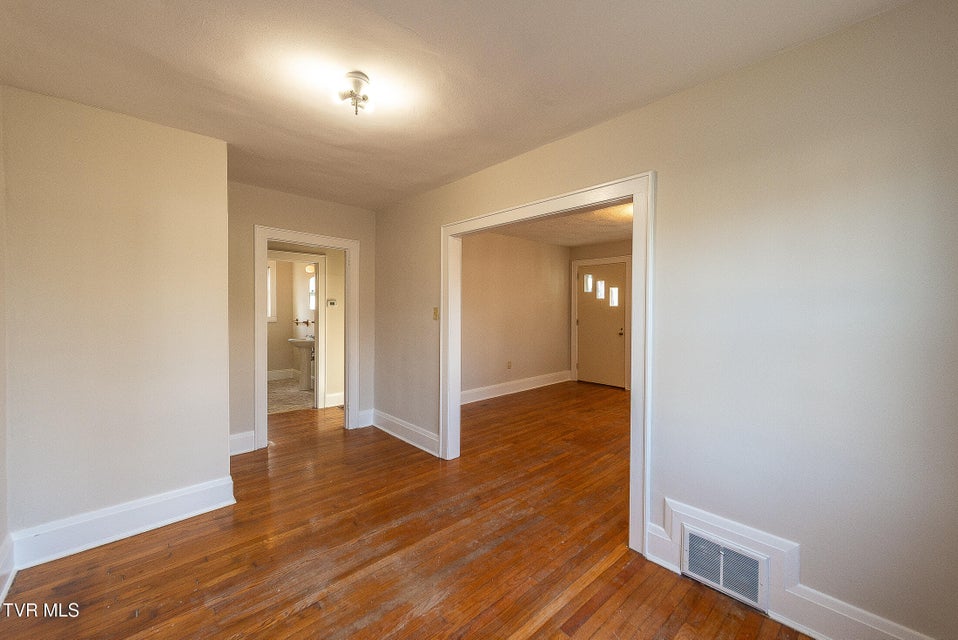 Photo #21: 1601 Edgemont Avenue