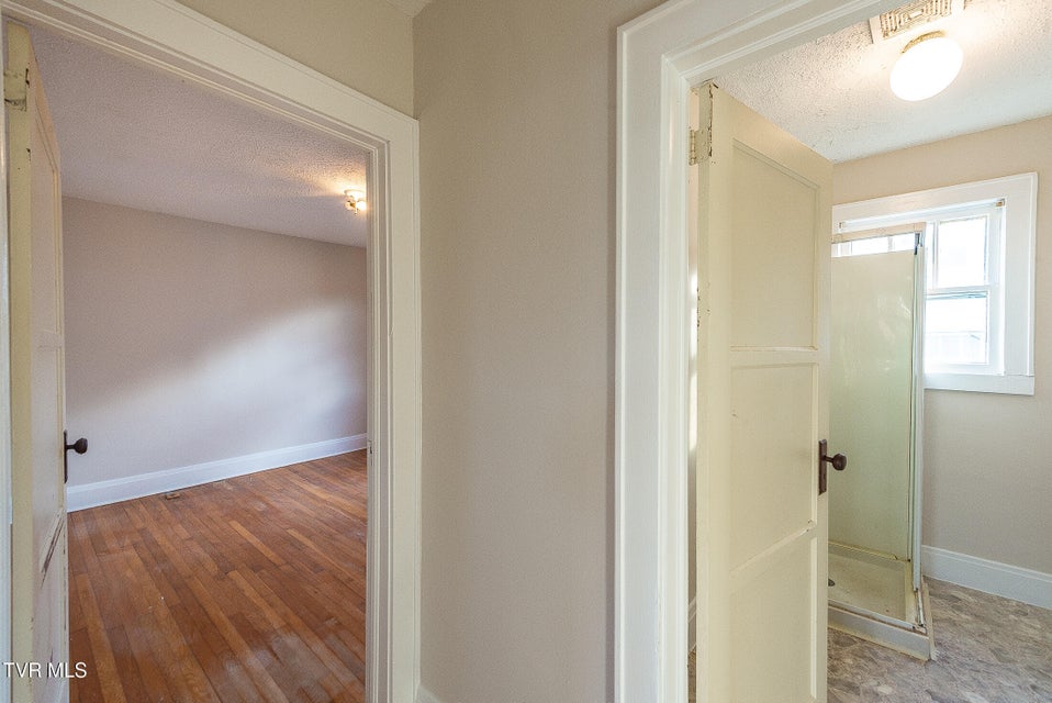 Photo #24: 1601 Edgemont Avenue