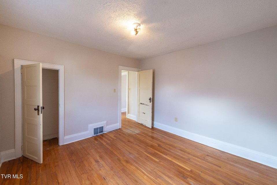 Photo #26: 1601 Edgemont Avenue