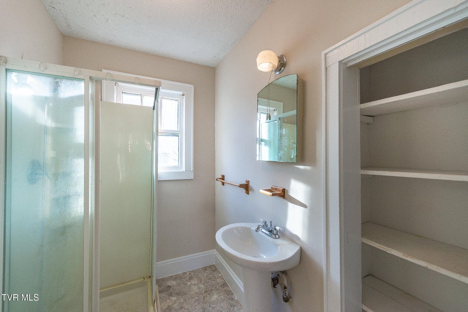 Photo #27: 1601 Edgemont Avenue