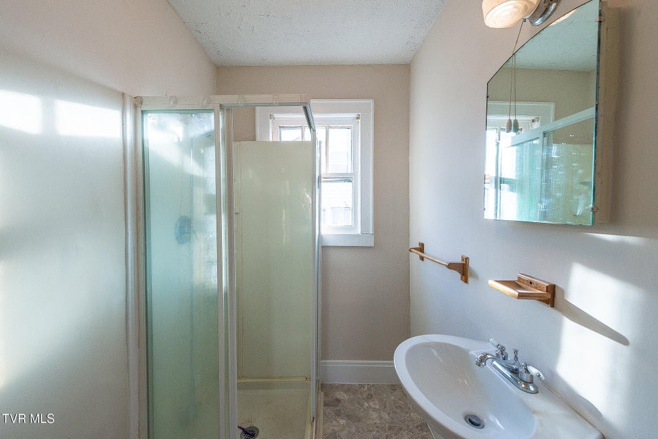 Photo #29: 1601 Edgemont Avenue