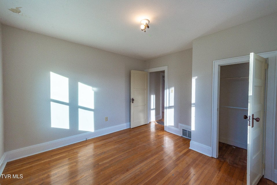 Photo #31: 1601 Edgemont Avenue