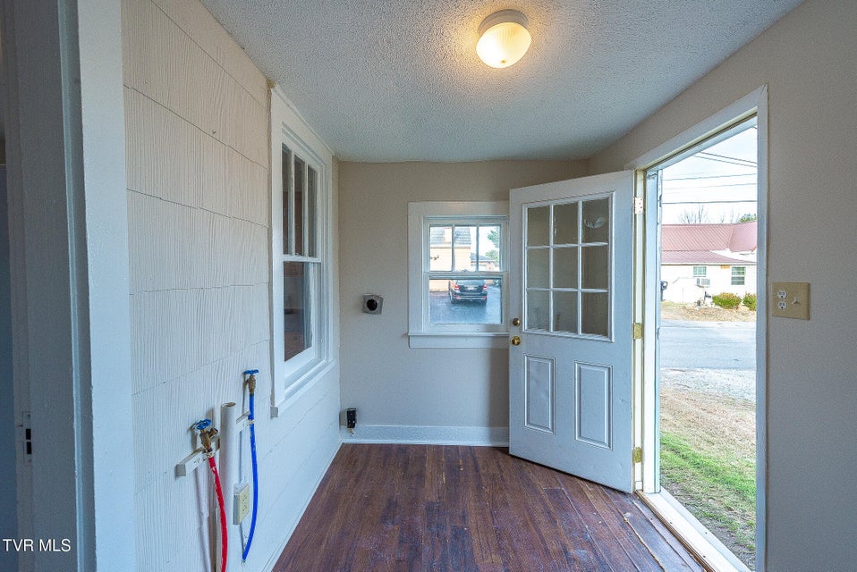 Photo #38: 1601 Edgemont Avenue