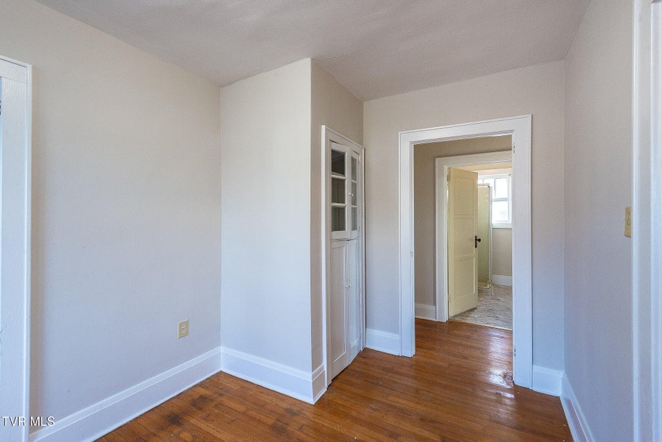 Photo #37: 1601 Edgemont Avenue