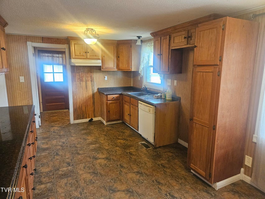 Photo #8: 205 Wood Avenue