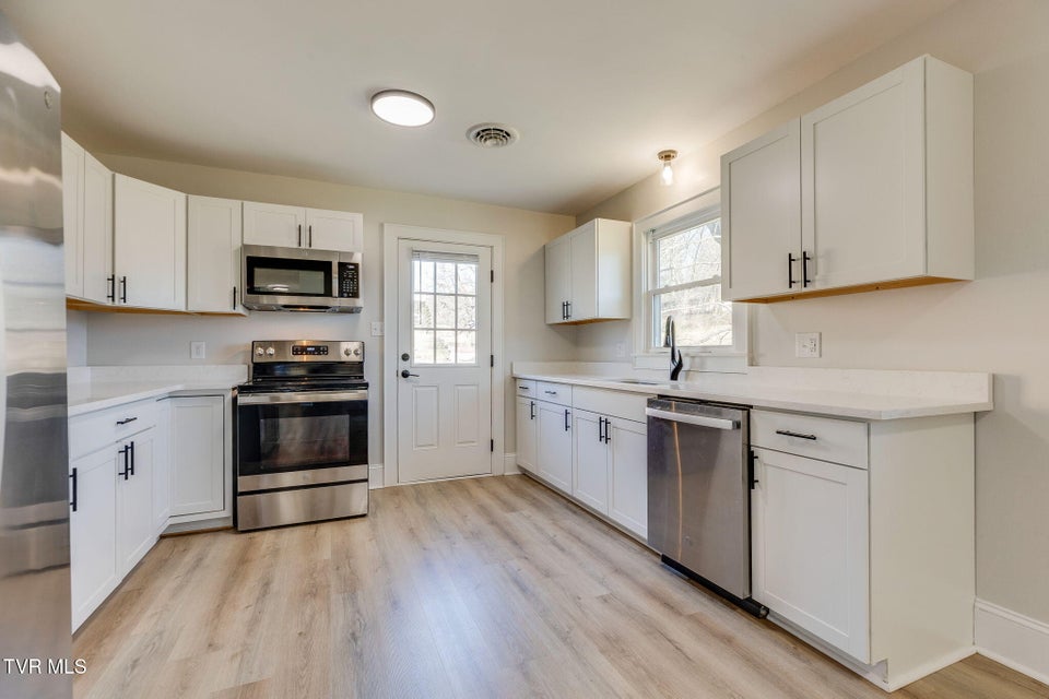 Photo #10: 146 Carlton Road