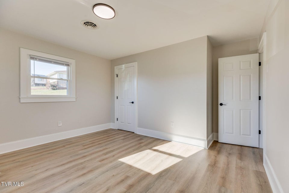 Photo #23: 146 Carlton Road