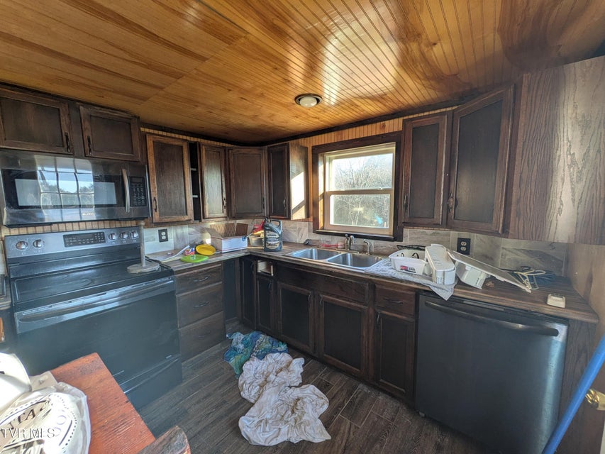 Photo #18: 580 Cartwheel Road