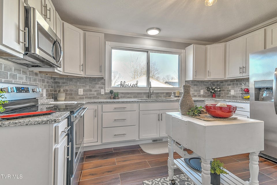 Photo #18: 16106 Lee Highway