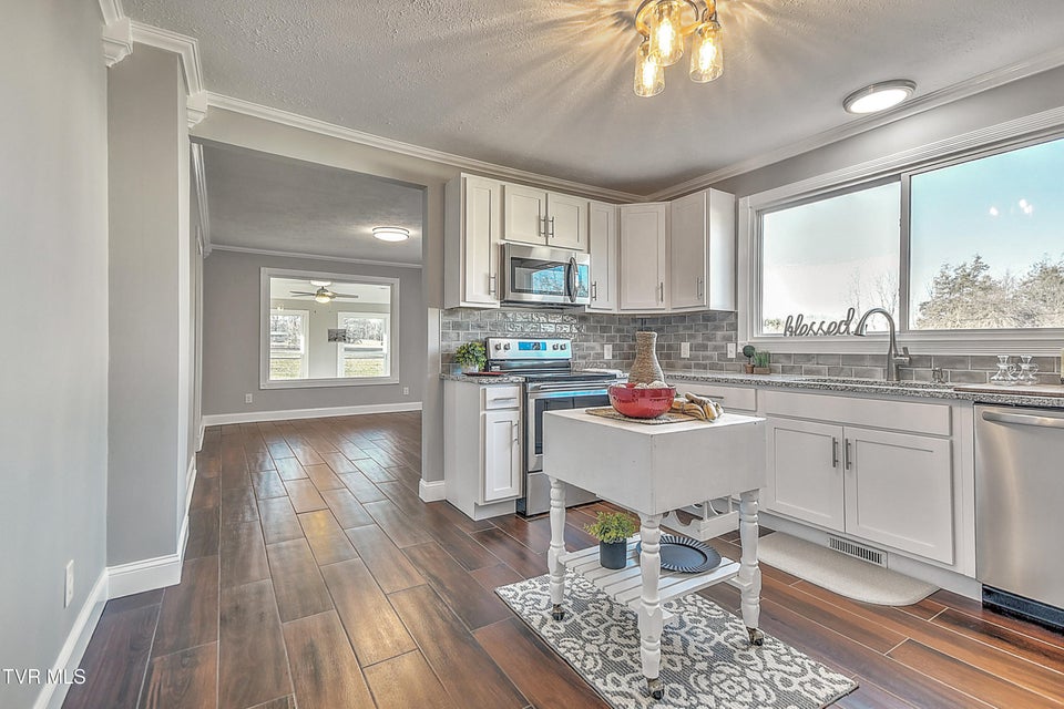 Photo #20: 16106 Lee Highway