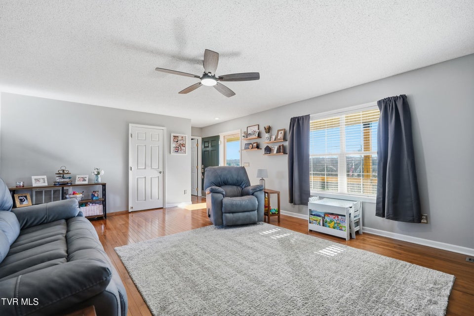 Photo #10: 1115 Daisy Lane