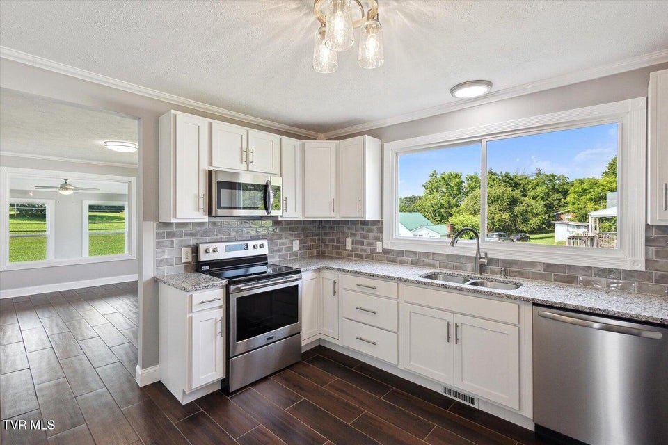 Photo #16: 16106 Lee Highway