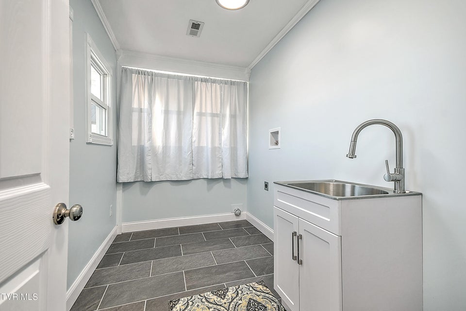 Photo #27: 16106 Lee Highway