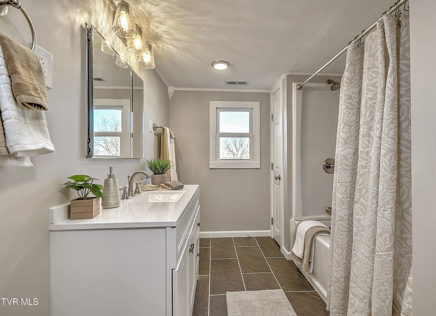 Photo #33: 16106 Lee Highway