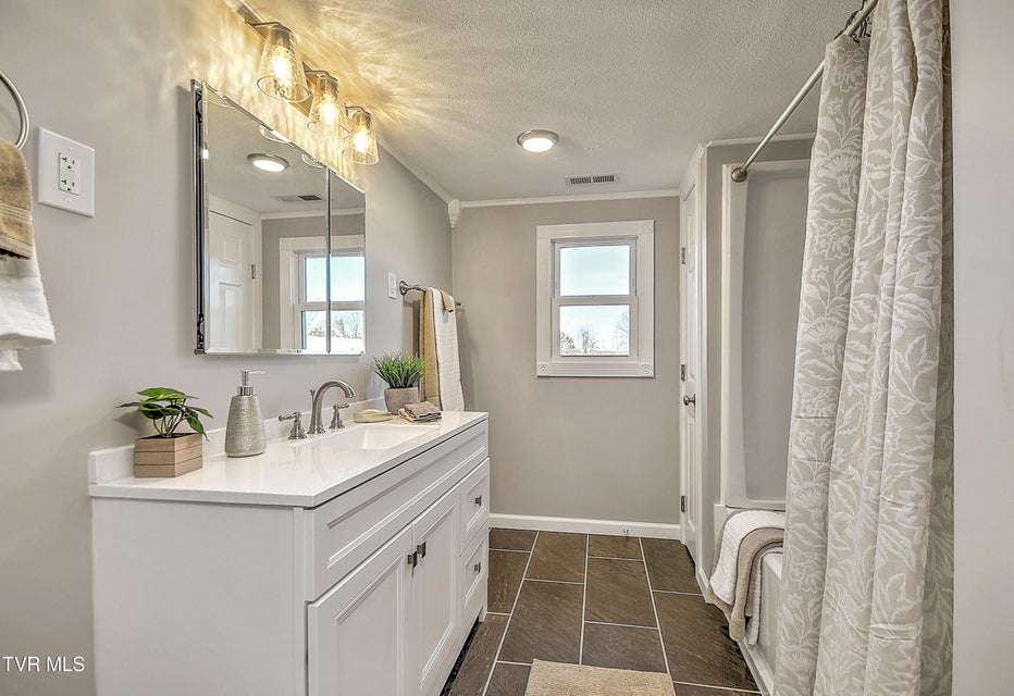 Photo #34: 16106 Lee Highway