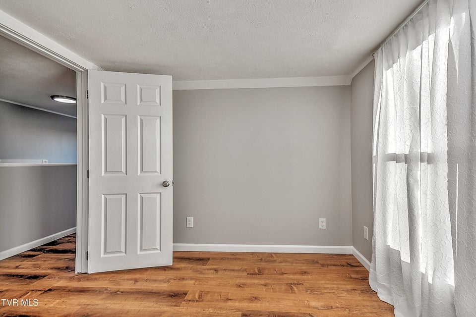 Photo #38: 16106 Lee Highway